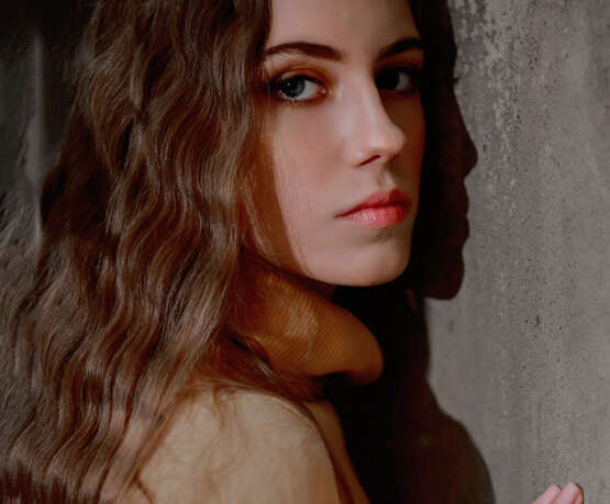 20 Best female poses for portrait photos